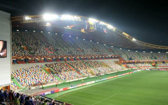Estádio Dr. Magalhães Pessoa (Leiria) - Gegentribüne