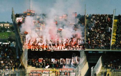 Stadio Communale Via del Mare - Milan-Fans feiern den Ausgleich