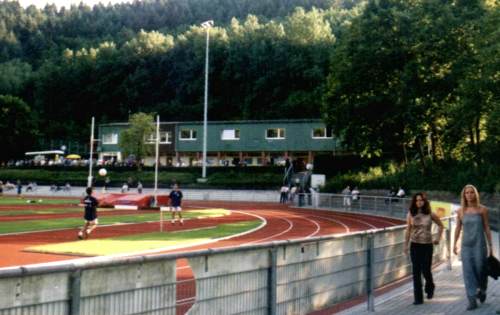 Nettetal-Stadion - Blick aus der Kurve über die Gerade