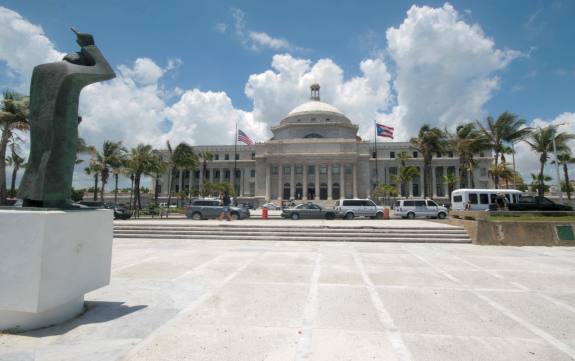 State Capitol Building und Statue von San Juan